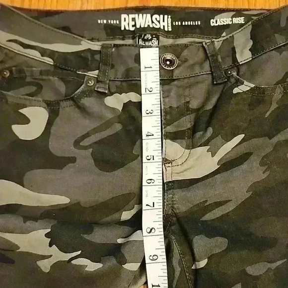 Distressed Rewash Brand Camo Pants - Picture 8 of 10